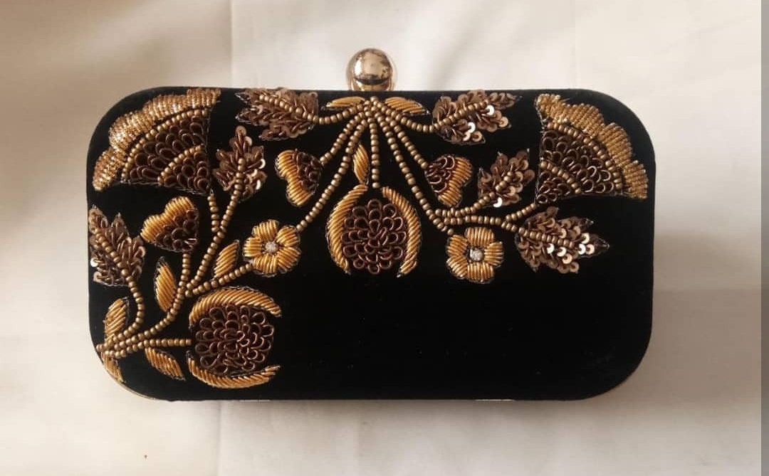 Customized embroidered velvet clutches - HoMafy