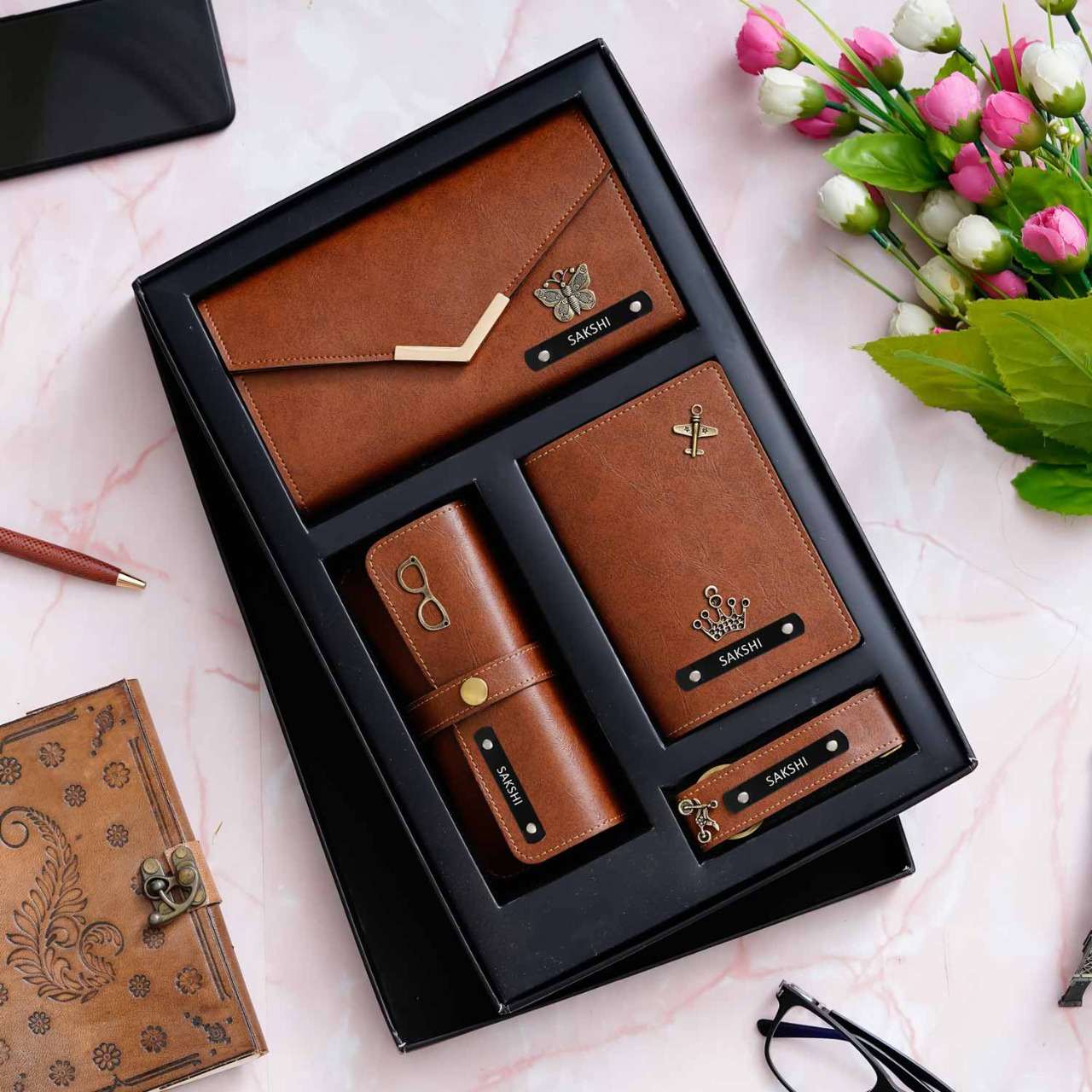 Leatherology®: Personalized Leather Gifts | Wallets, Padfolios & more