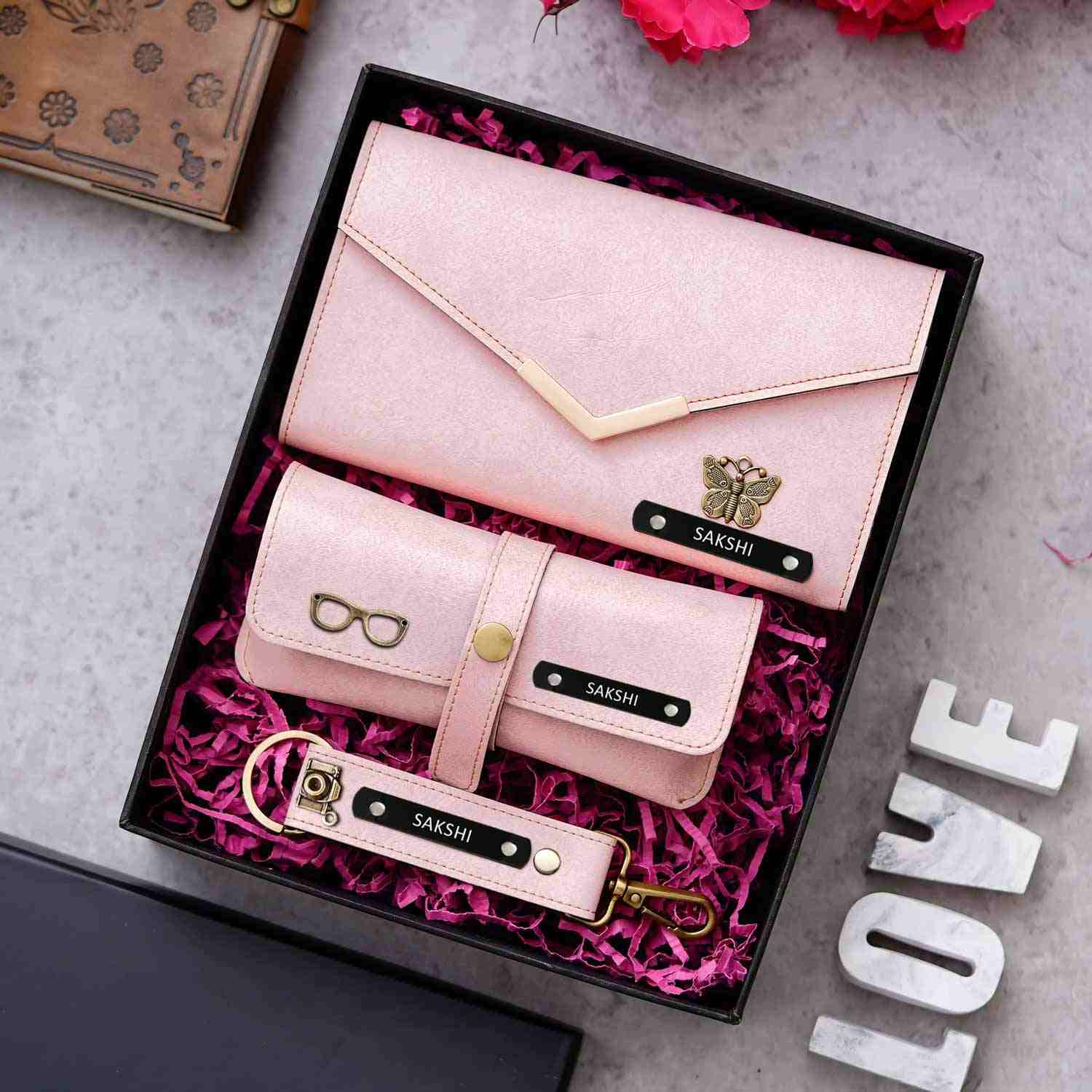 Amazon.com: Parima Personalized Gifts for Female Friends - Small Travel  Jewelry Case Organizer Jewelry Box Customized Gifts for Women Teenage Teen  Girl Her Friend Female Friendship Sister Coworkers Boss Initial L :