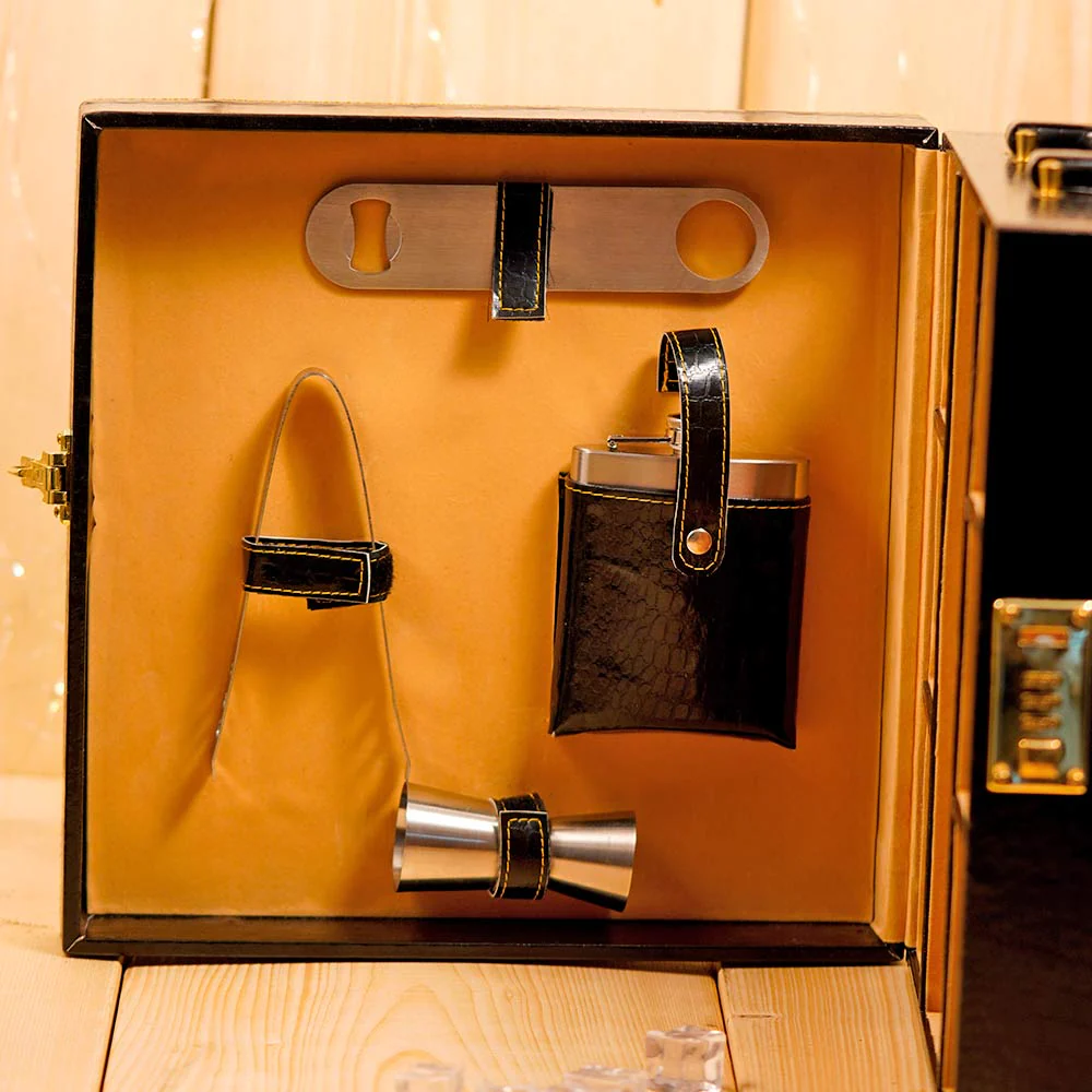Personalized Portable Bar Set With 6 Glasses - Image 7