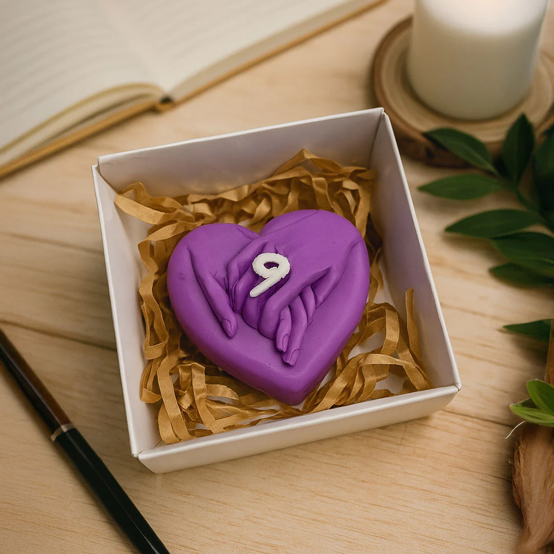 Romantic_heart-shaped_purple_candle